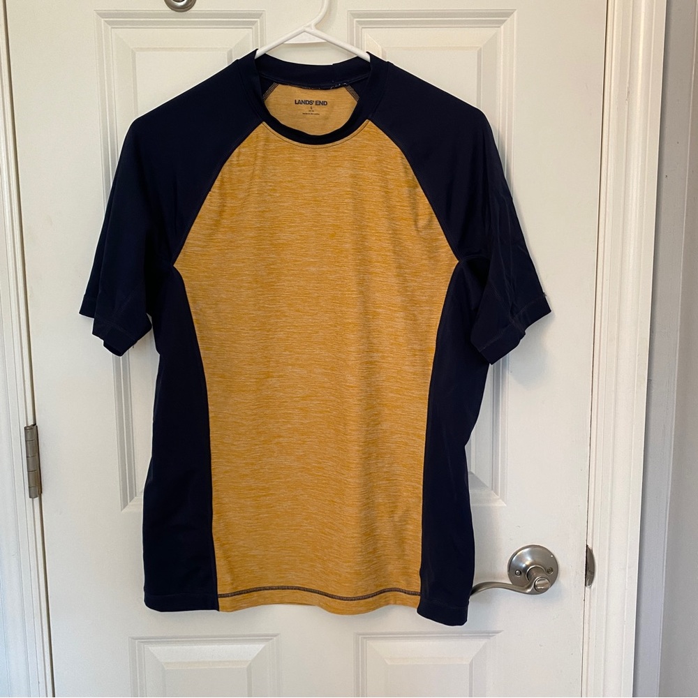 Like new Land’s End Men’s Small Rash Guard